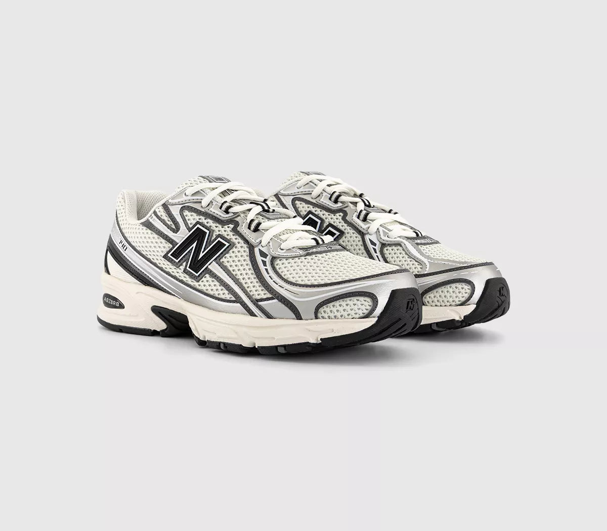 New Balance 740 - Sea Salt / Black