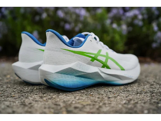 ASICS Novablast 6 - White / Piquant Green