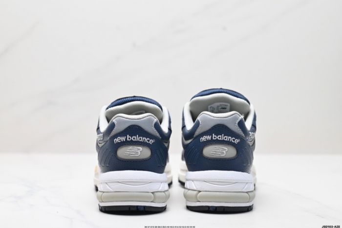 New Balance 2000 Limited Edition - Navy / Metallic Silver
