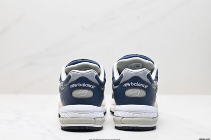 New Balance 2000 Limited Edition - Navy / Metallic Silver