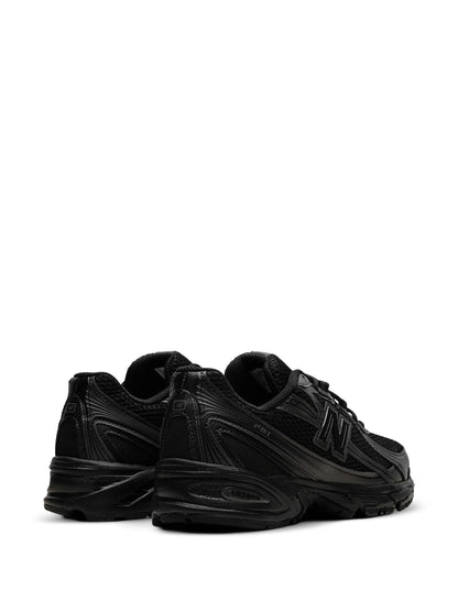 New Balance 740 - Triple Black