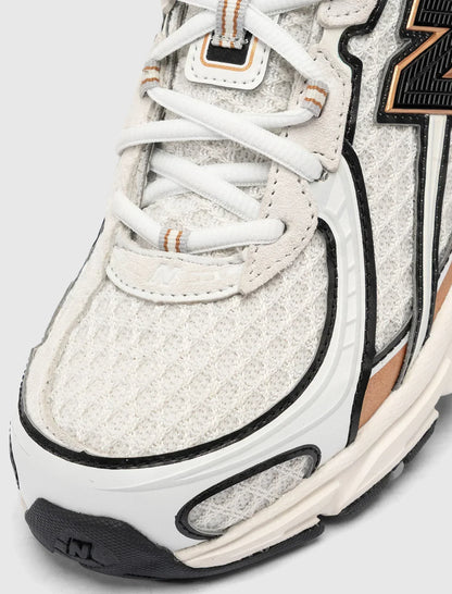 New Balance 740 - Sea Salt / Black / Brown