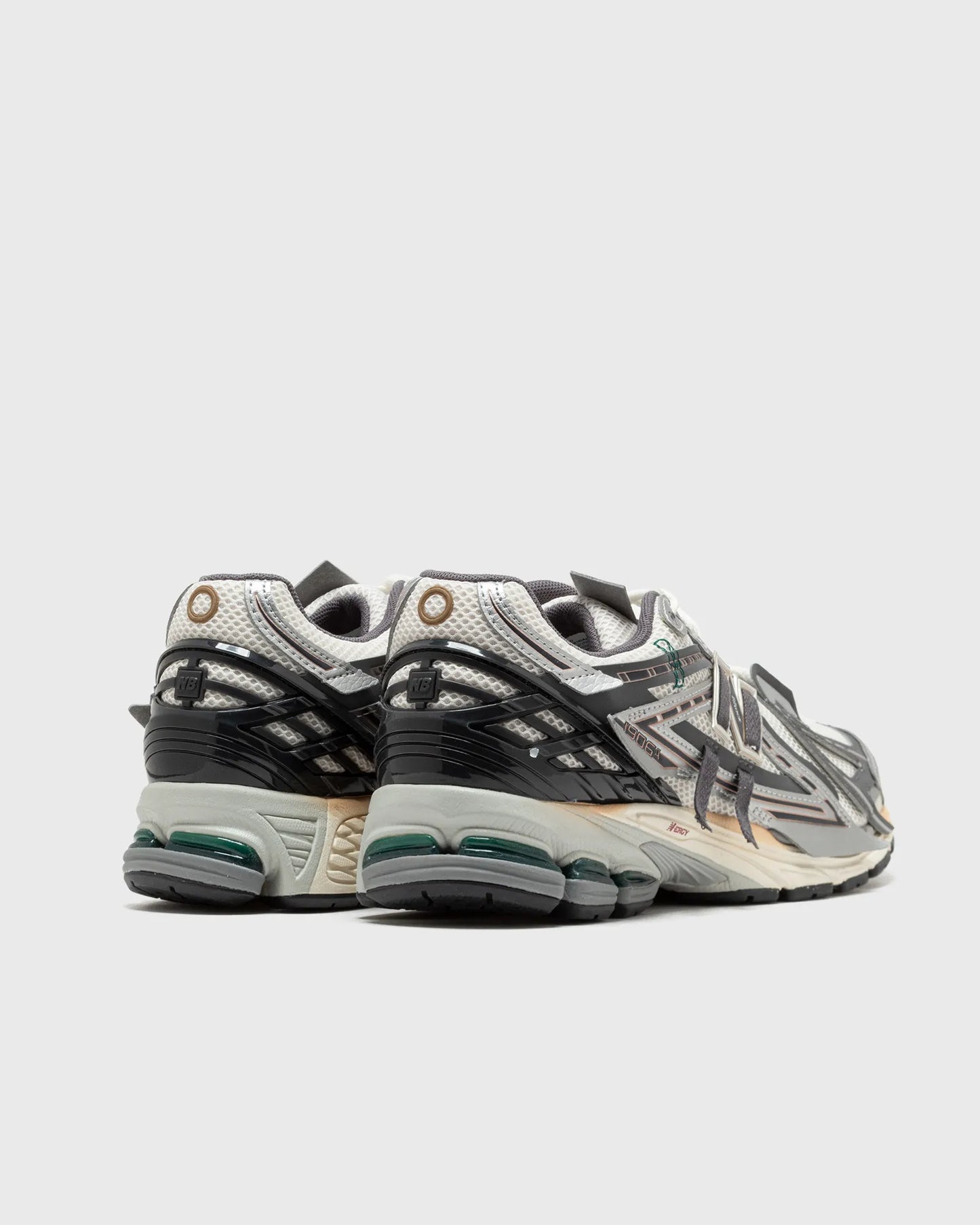 New Balance 1906 A - Silver Metallic / Sea Salt / Castlerock