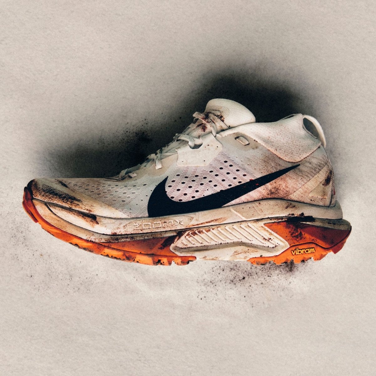Nike ACG Zegama - Summit White/Black Phantom/Safety Orange