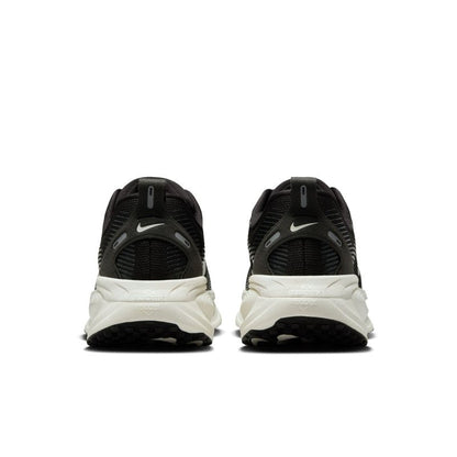 Nike Vomero 18 - Black/Coconut Milk/Light Iron Ore/Summit White