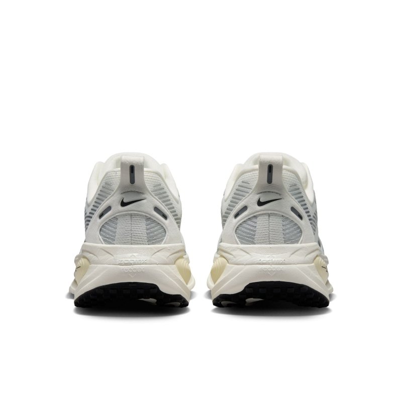 Nike Vomero 18 - Summit White/Black/Coconut Milk