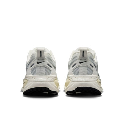 Nike Vomero 18 - Summit White/Black/Coconut Milk
