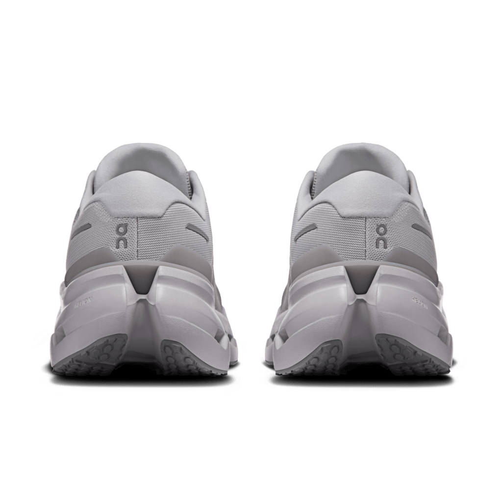On Cloudrunner 3 - Glacier/Alloy