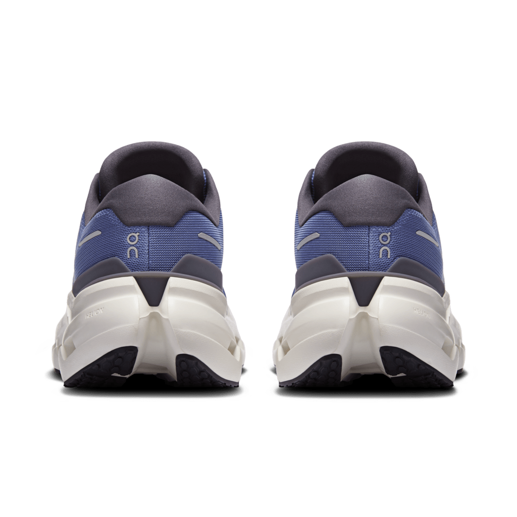 On Cloudrunner 3 - Sailor/Ivory