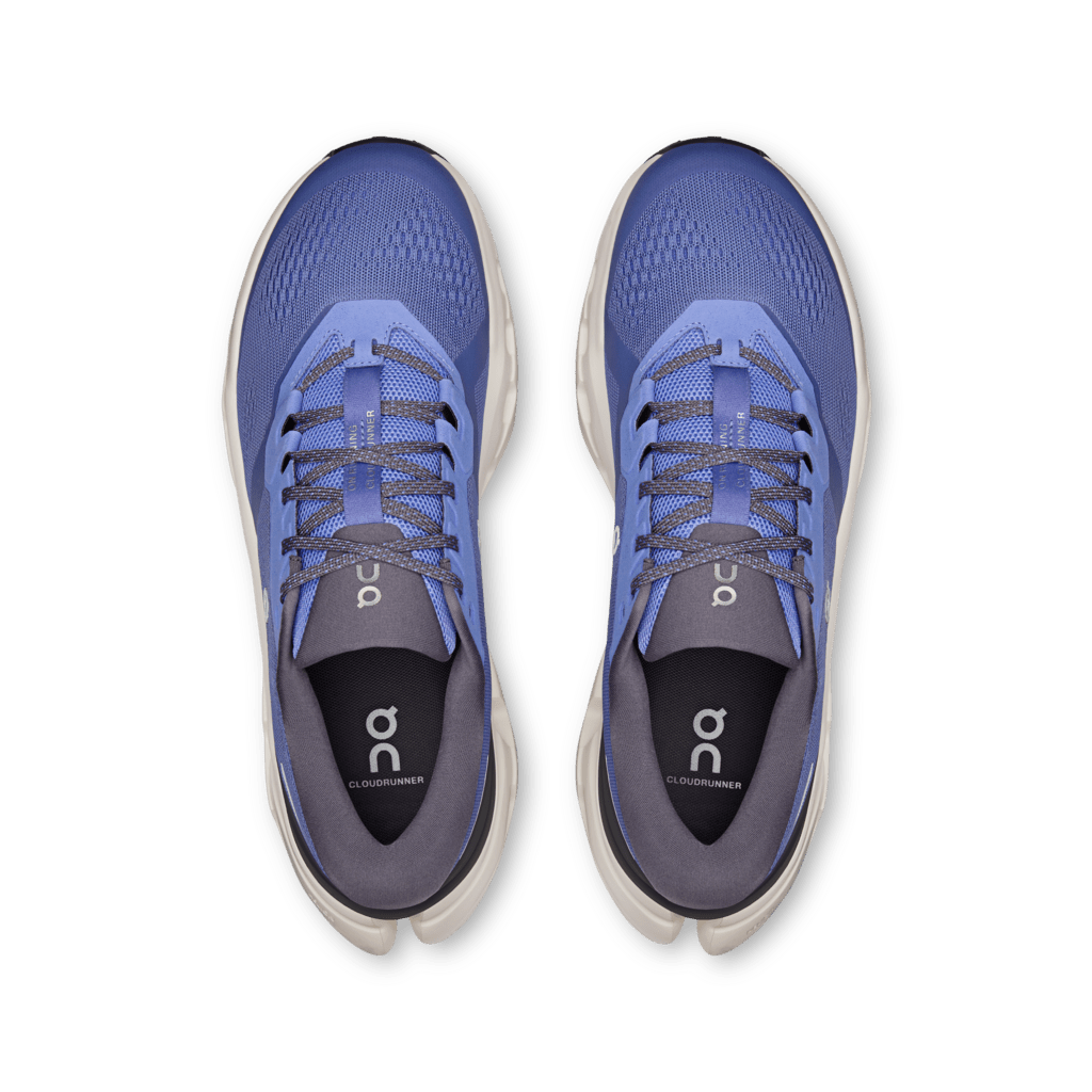 On Cloudrunner 3 - Sailor/Ivory