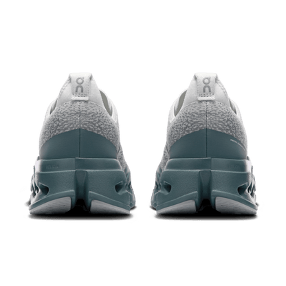 On Cloudsurfer Max - Iceberg/Olive