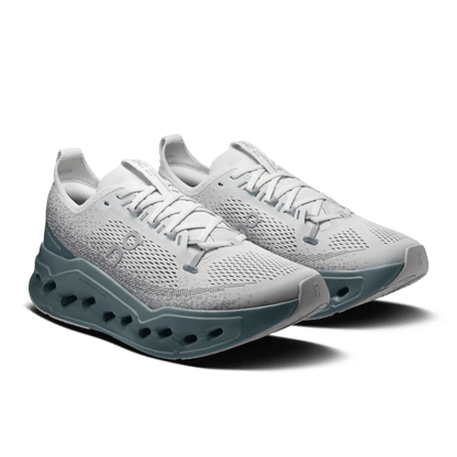 On Cloudsurfer Max - Iceberg/Olive
