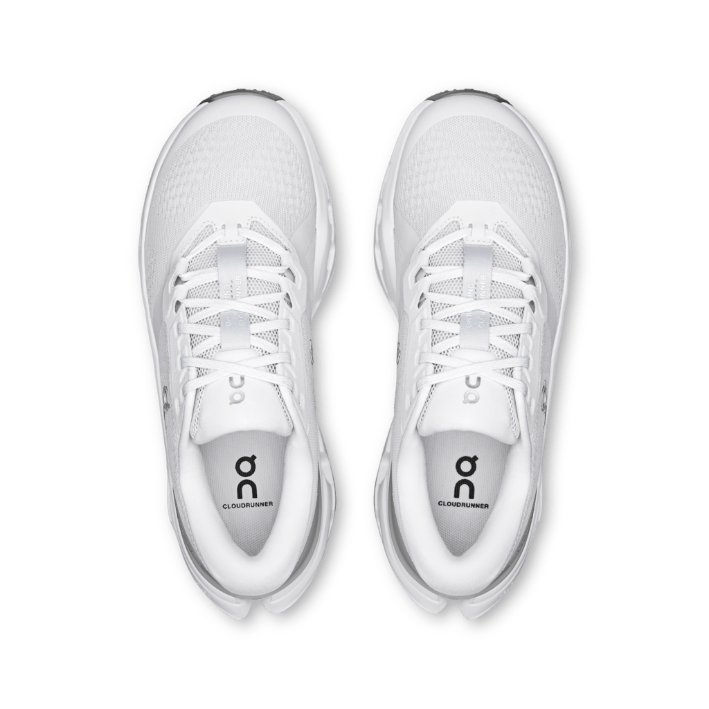 On Cloudrunner 3 - Frost/Glacier