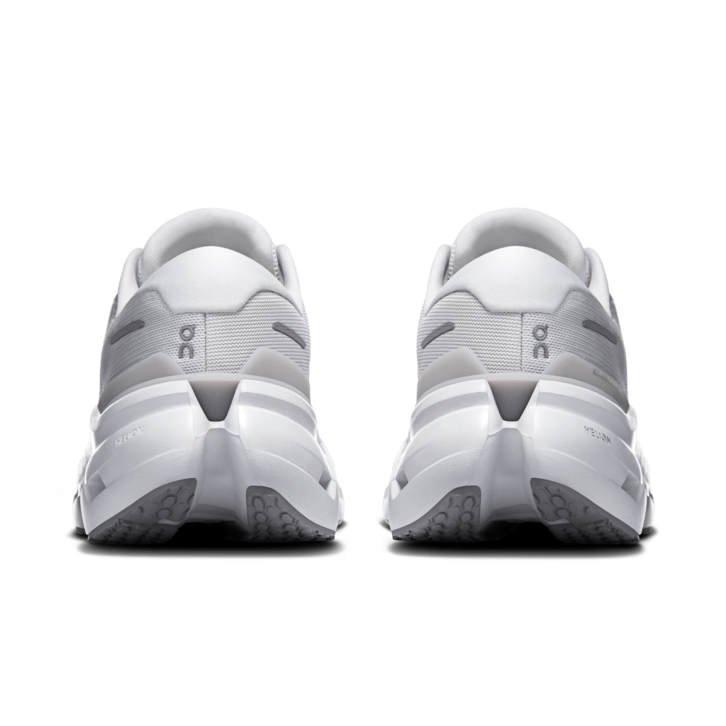 On Cloudrunner 3 - Frost/Glacier