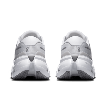 On Cloudrunner 3 - Frost/Glacier